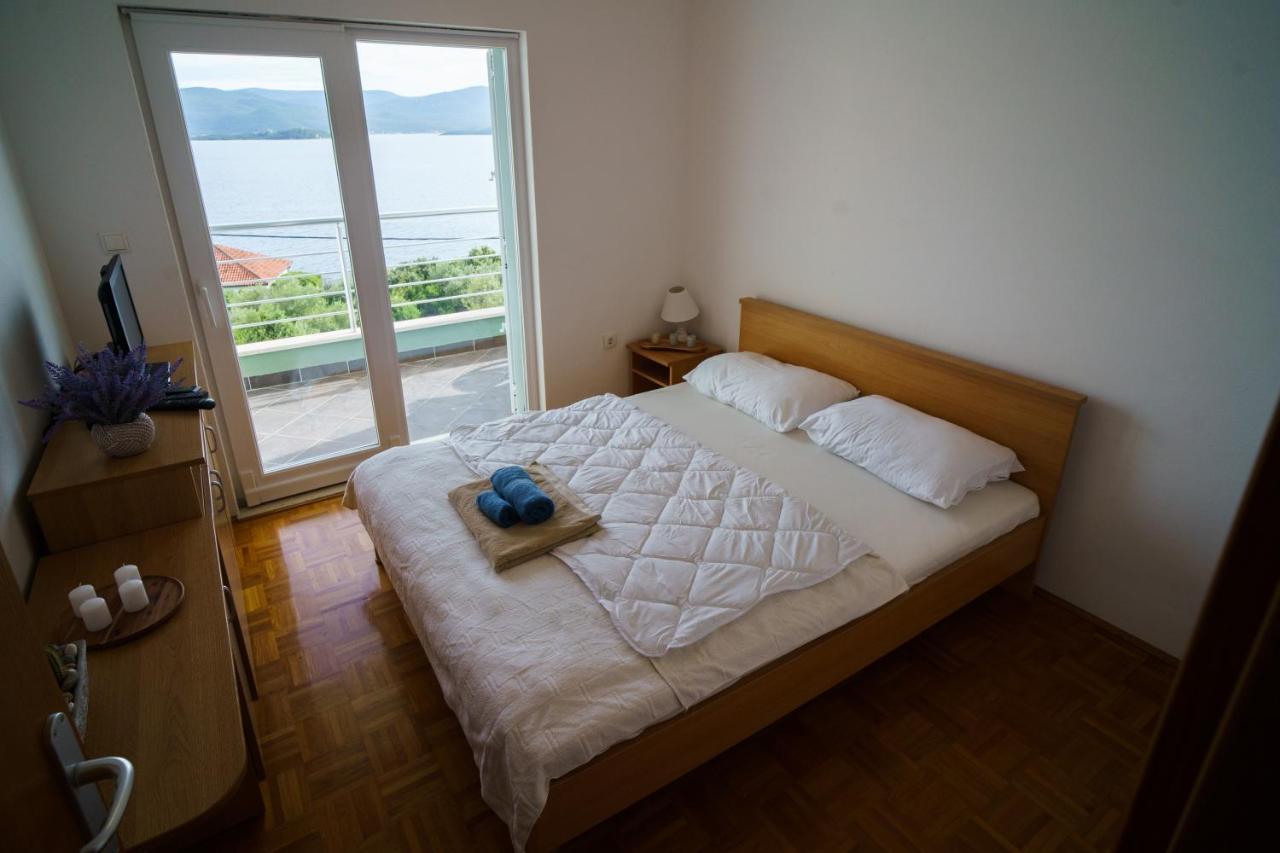 Apartment “Bel Ponte” Komarna Bagian luar foto